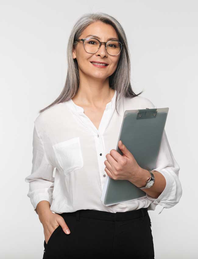 portrait-of-an-attractive-mature-businesswoman-650px mature businesswoman